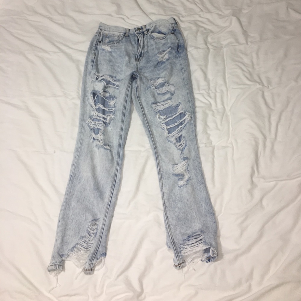 American Eagle Ripped Mom Jeans ( worn once )